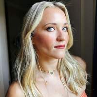 Book Emily Osment for your next corporate event, function, or private party.