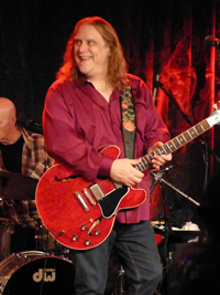 Book Warren Haynes for your next corporate event, function, or private party.