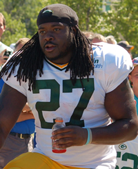 Book Eddie Lacy for your next corporate event, function, or private party.