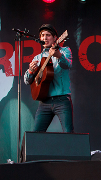 Book Gerry Cinnamon for your next corporate event, function, or private party.