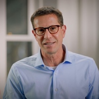 Book Stuart Ablon for your next corporate event, function, or private party.