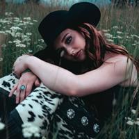 Book Noeline Hofmann for your next corporate event, function, or private party.