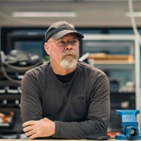 Book Jamie Hyneman for your next corporate event, function, or private party.