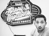 Book Johnny Cupcakes