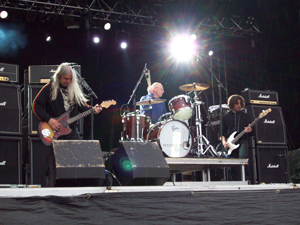 Book Dinosaur Jr. for your next corporate event, function, or private party.