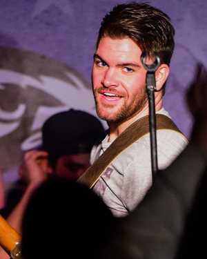 Book Dylan Scott for your next corporate event, function, or private party.