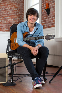 Book Davy Knowles for your next corporate event, function, or private party.