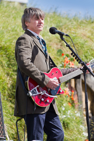 Book Neil Finn for your next corporate event, function, or private party.