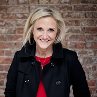 Book Mel Robbins for your next corporate event, function, or private party.