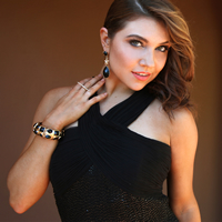 Book Jenna Johnson for your next corporate event, function, or private party.