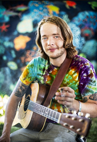 Book Billy Strings for your next corporate event, function, or private party.